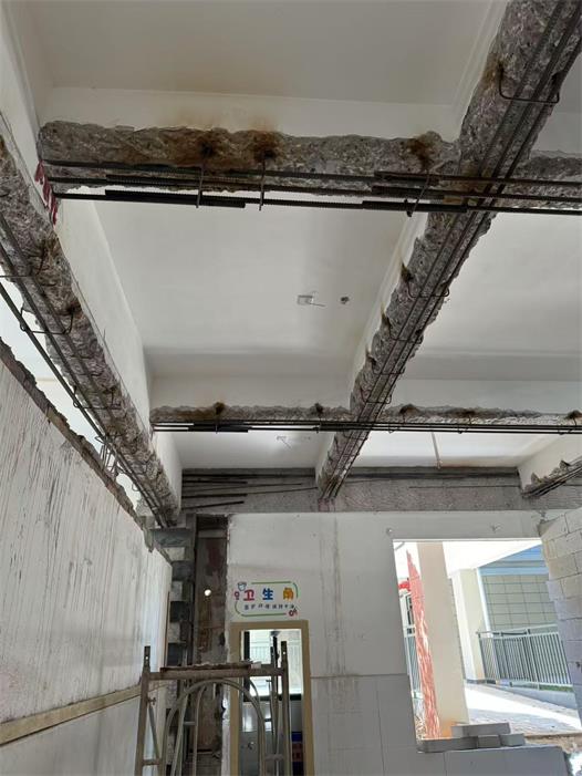 碳纤维加固施工